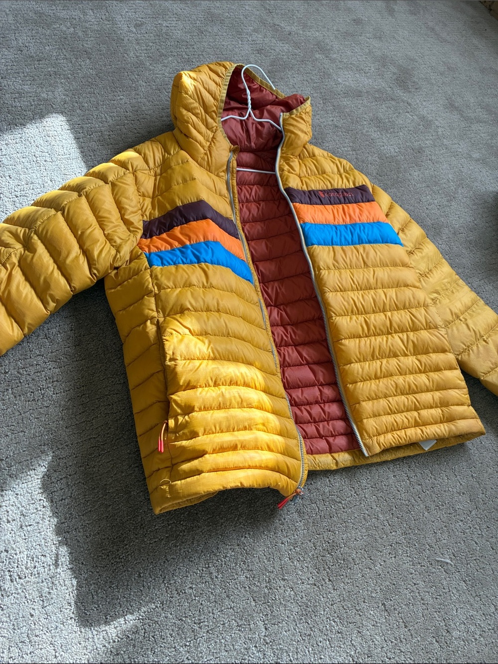 cotopaxi Yellow Men’s Puffer Jacket with Color-Block Chest Stripes size Medium
